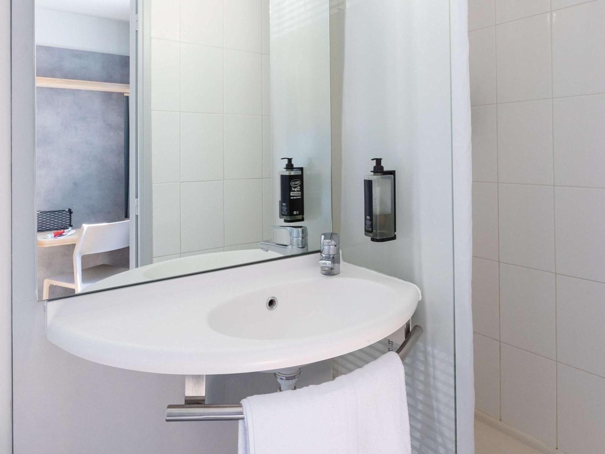 Ibis Budget Angouleme Centre Bagian luar foto